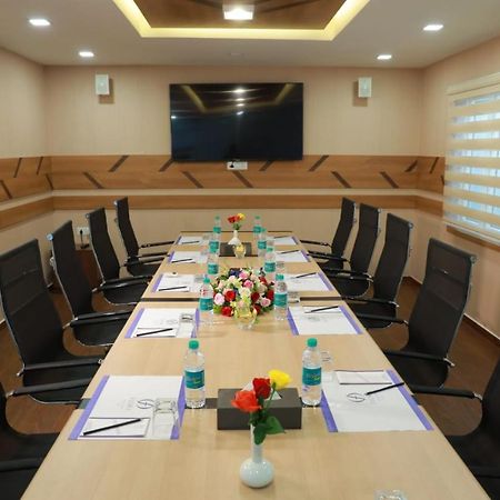 Flora Charishma Residency Aluva Hotell Kochi Exteriör bild