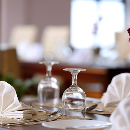 Flora Charishma Residency Aluva Hotell Kochi Exteriör bild