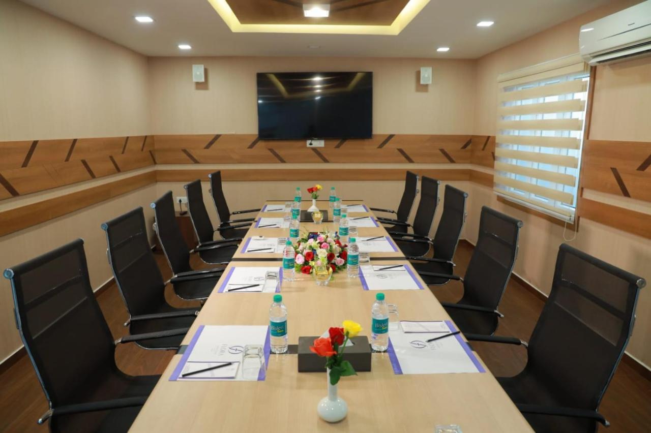 Flora Charishma Residency Aluva Hotell Kochi Exteriör bild