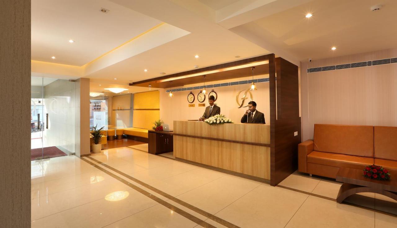 Flora Charishma Residency Aluva Hotell Kochi Exteriör bild