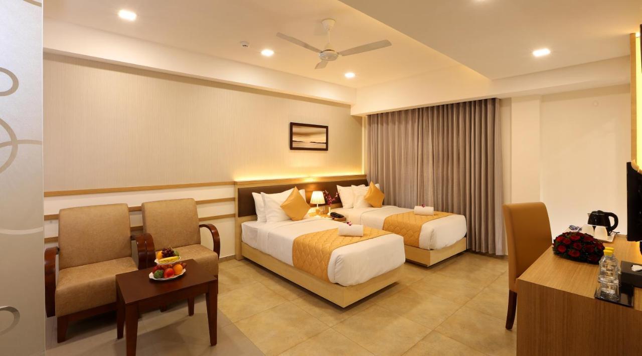 Flora Charishma Residency Aluva Hotell Kochi Exteriör bild
