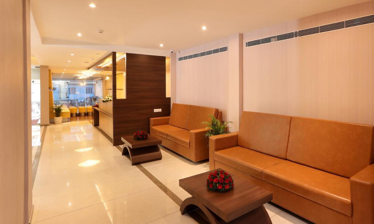 Flora Charishma Residency Aluva Hotell Kochi Exteriör bild