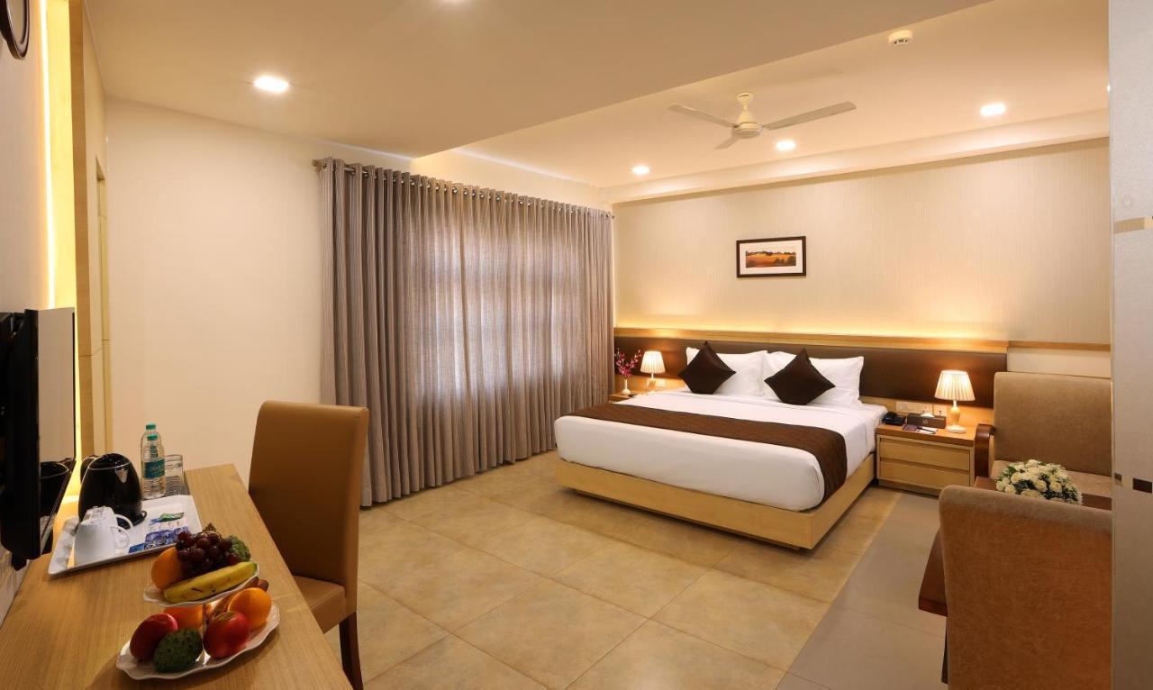 Flora Charishma Residency Aluva Hotell Kochi Exteriör bild