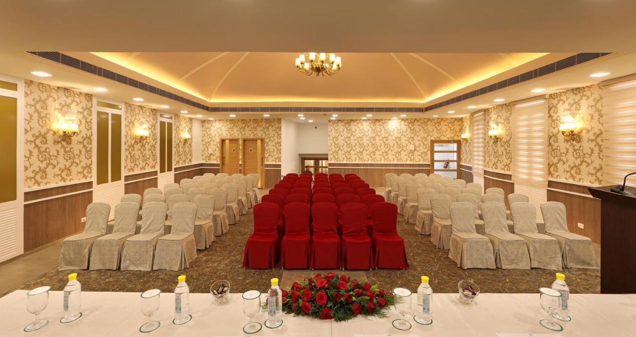 Flora Charishma Residency Aluva Hotell Kochi Exteriör bild