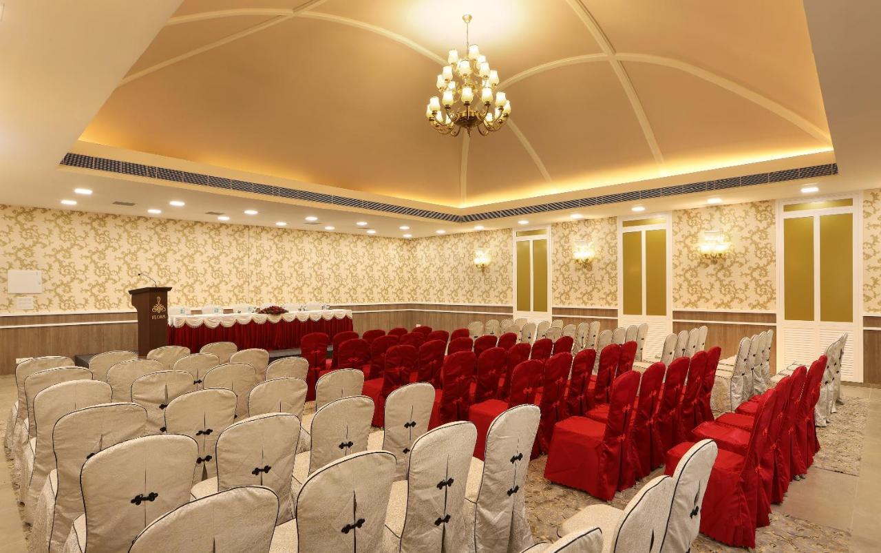 Flora Charishma Residency Aluva Hotell Kochi Exteriör bild