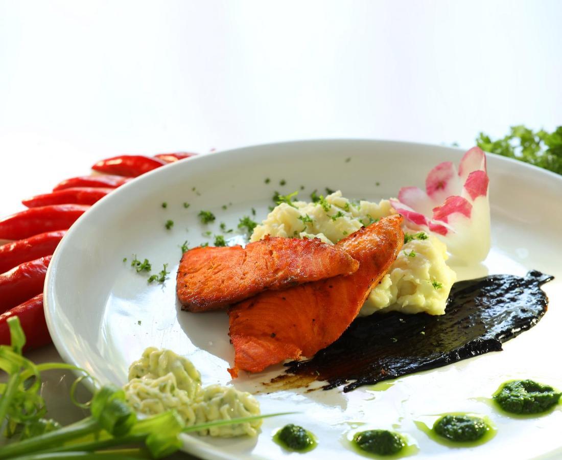 Flora Charishma Residency Aluva Hotell Kochi Exteriör bild